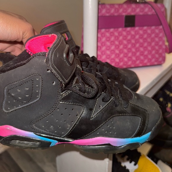 Jordan’s | Size 5.5Y/7.5W - Picture 4 of 5